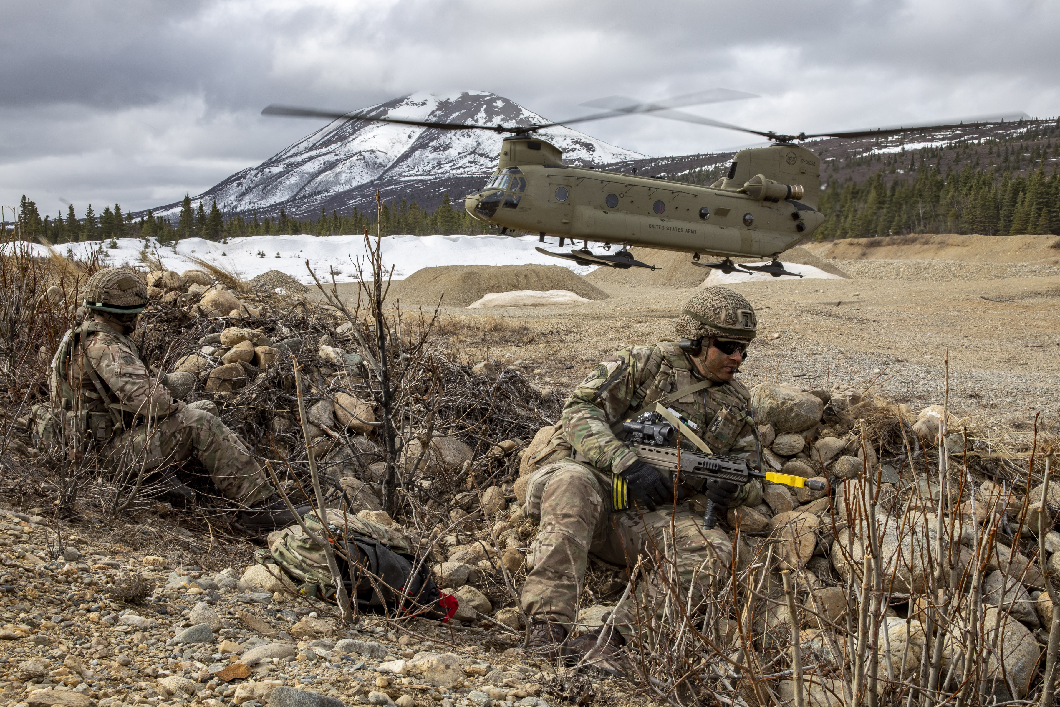 RAF Regiment with rifles and Chinook.